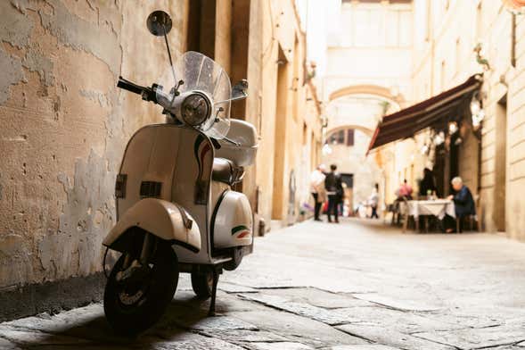 Aluguel de vespa elétrica com audioguia